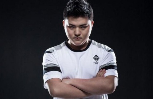 Uzi在拜仁比赛中高光表现，突破纪录引发热议！